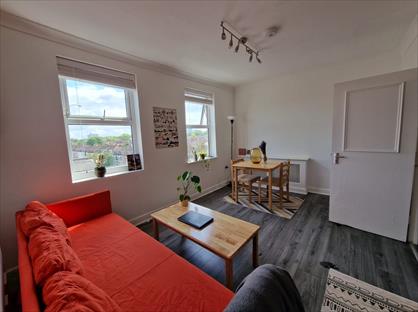 1 Bed Flat, Grand Parade, N4