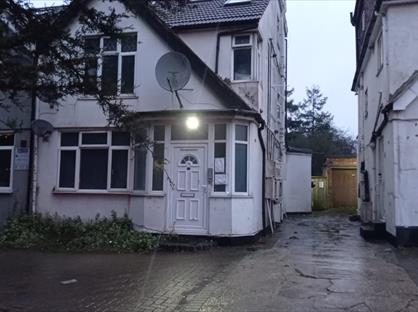 1 Bed Flat, Garden  Great North Way, NW4