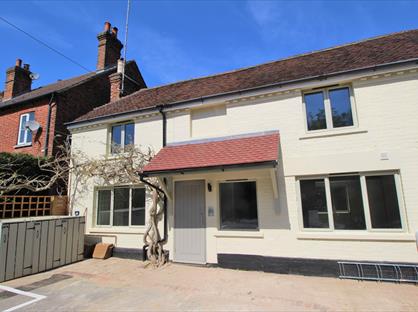 2 Bed Flat, Wey Hill, GU27