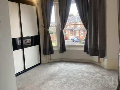 Studio Flat, Boldrewood, RH1