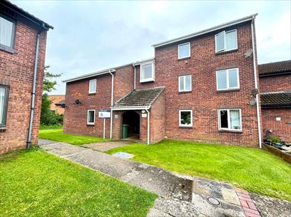 2 Bed Flat, Ashtree Road, BA11
