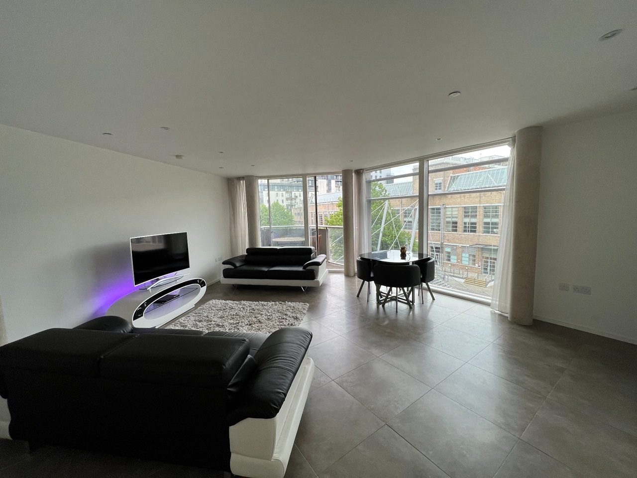 2 Bed Flat, Nottingham One, NG1 photo 3