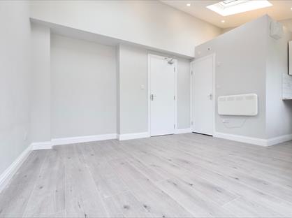 Studio Flat, Denham Road, TW14