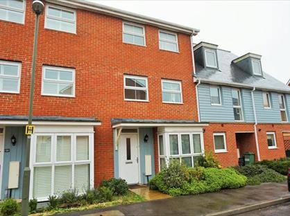 4 Bed Terraced House, Burrage Road, RH1