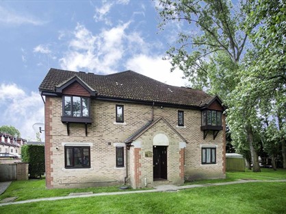 Studio Flat, London, NW9