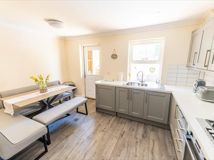 3 Bed Terraced House, Fairlight Court, BN17