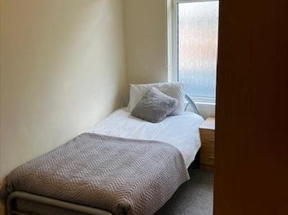 Room in a Shared House, John Street, S80