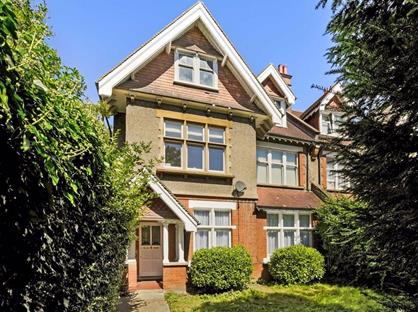 2 Bed Flat, Cedar Road, SM2