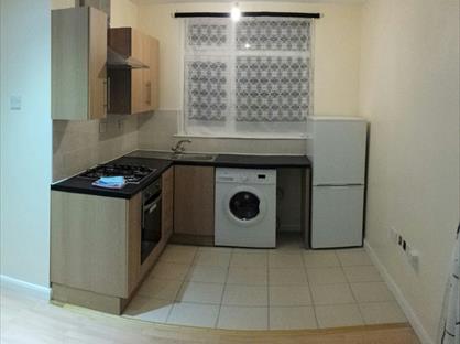 Studio Flat, Phipps Bridge Road, SW19