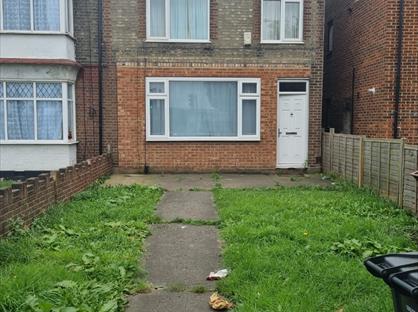 3 Bed Semi-Detached House, Hall Lane, E4