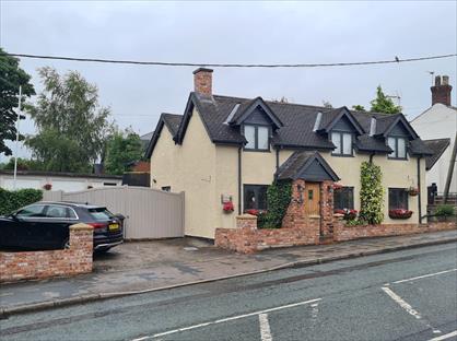 4 Bed Detached House, Congleton Road North, ST7
