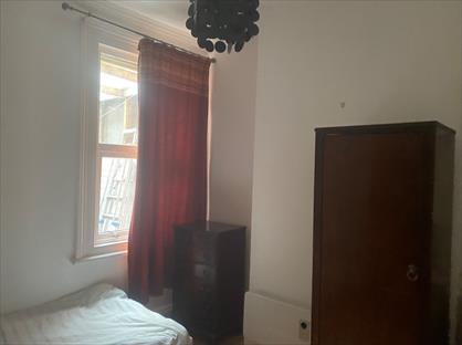 Room in a Shared Flat, Chiswick High Road, W4