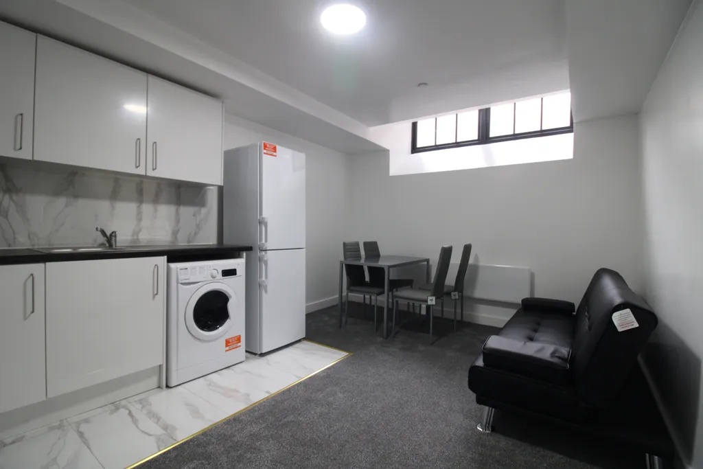 2 Bed Flat, Castle Edge, NG7 photo 2