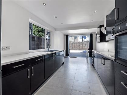 3 Bed Terraced House, Evesham Road, E15