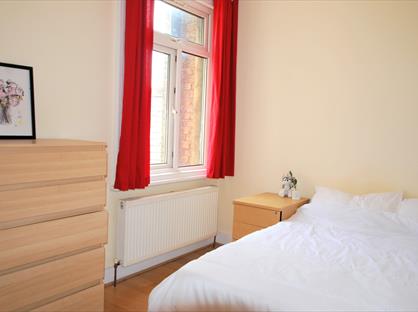 Room in a Shared House, Durnsford Road, SW19