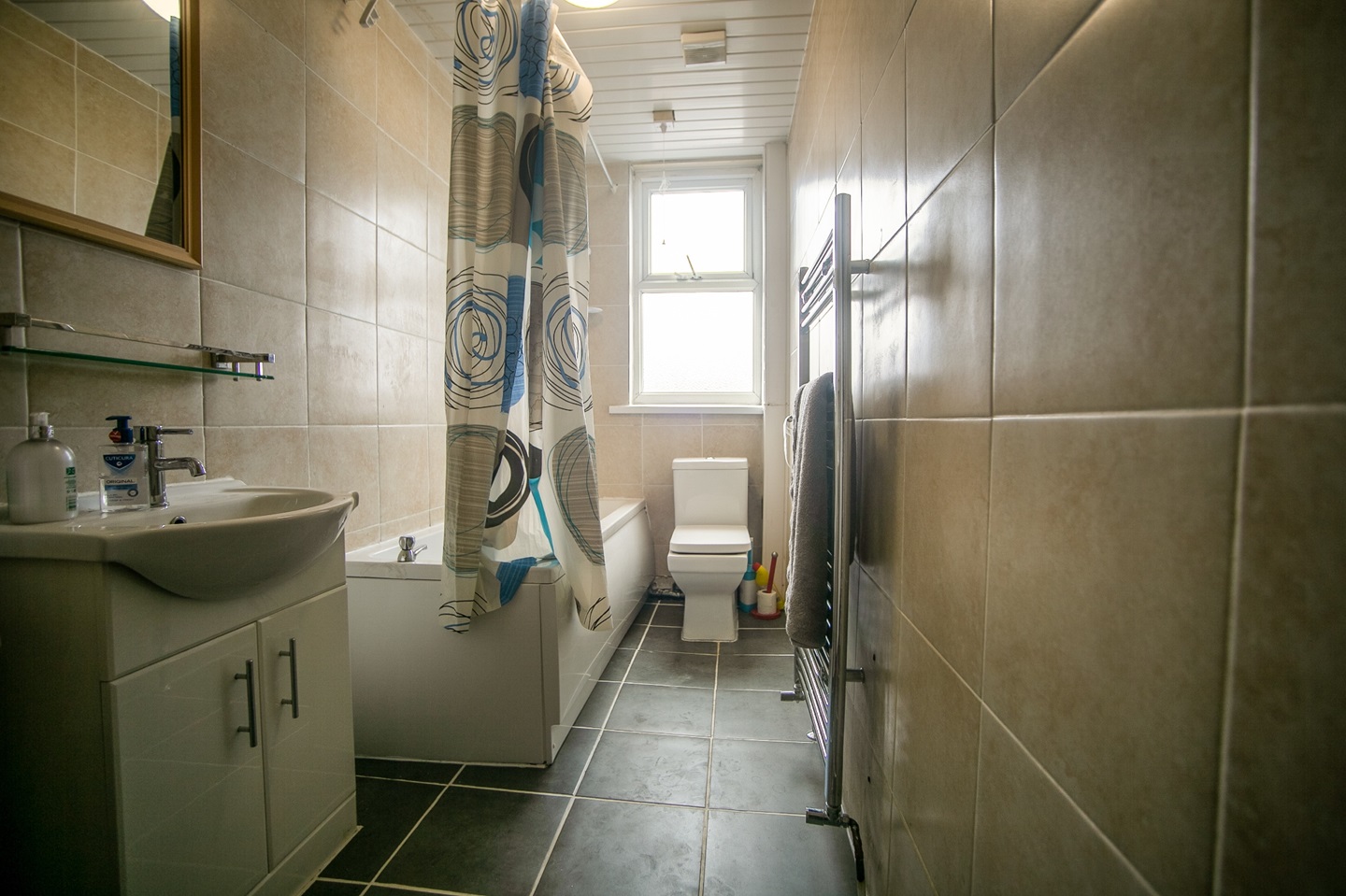 Leeds Room in a Shared House, Harehills Lane, LS8 To Rent Now for £