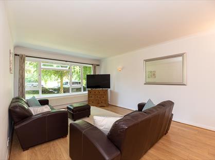 2 Bed Flat, Durham Road, SW20