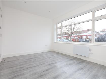 Studio Flat, The Fairway, UB5