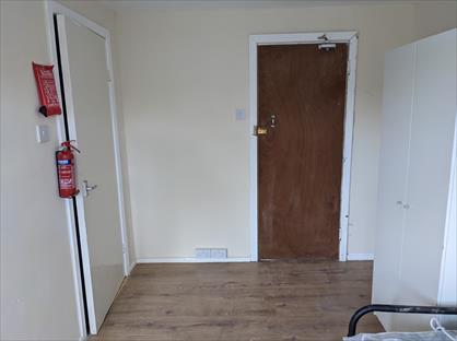 Studio Flat, Beatrice Close, HA5