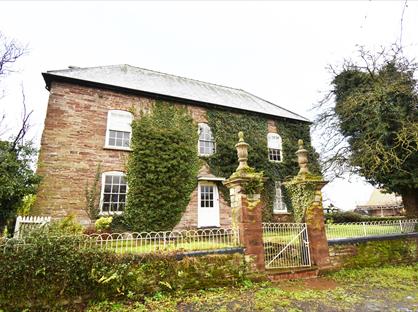 5 Bed Detached House, Brierley Court Hop Farm, HR6