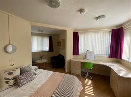 Studio Flat, Deiniol Road, LL57