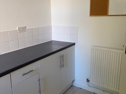 2 Bed Flat, High Street, NP13