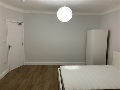 Room in a Shared House, Perth Road, IG2