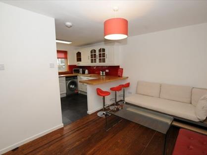 4 Bed Flat, St. Mungo Avenue, G4