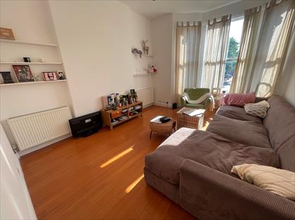 2 Bed Flat, South Lambeth Road, SW8
