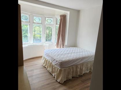 Room in a Shared House, Loxford Lane, IG1