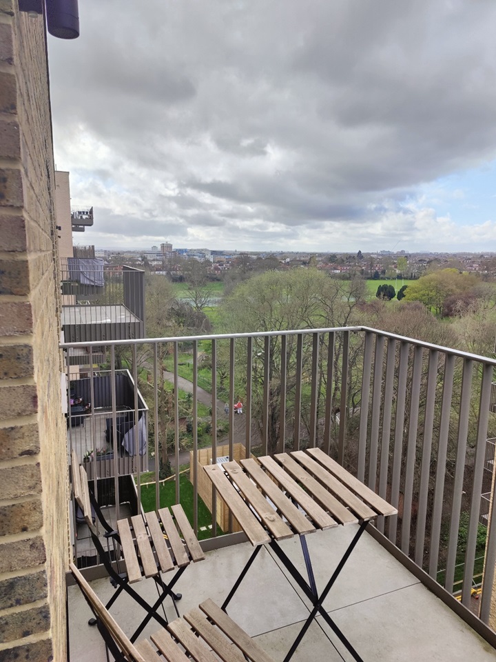 Hounslow Room in a Shared Flat, Braunton Court, TW3 To Rent Now for