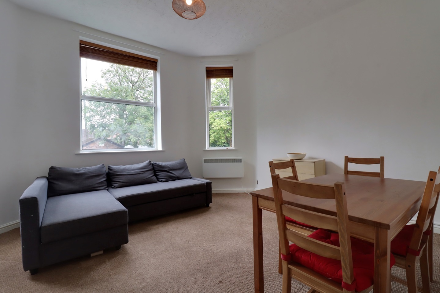 2 Bed Flat, Dickenson Road, M13 photo 2