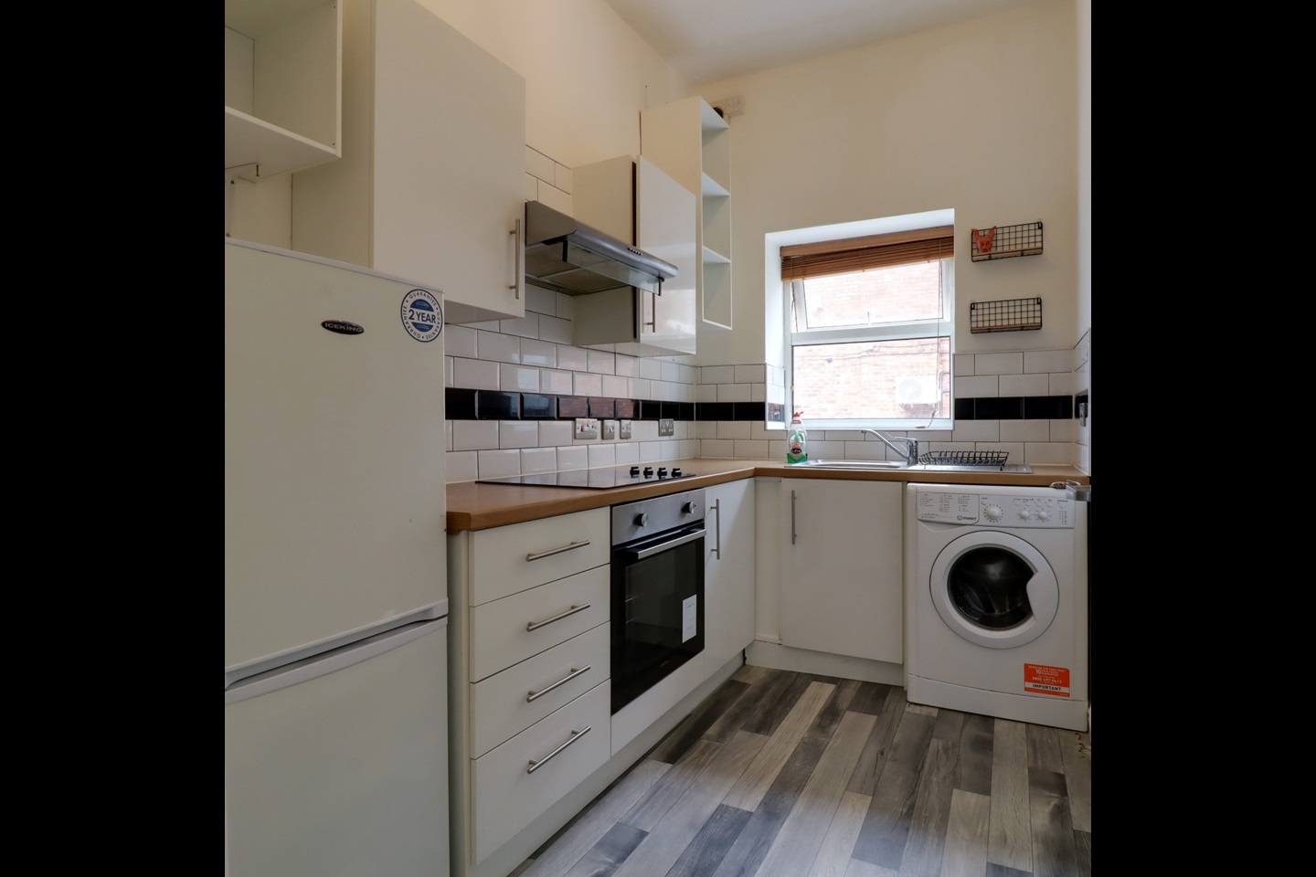 2 Bed Flat, Dickenson Road, M13 photo 4