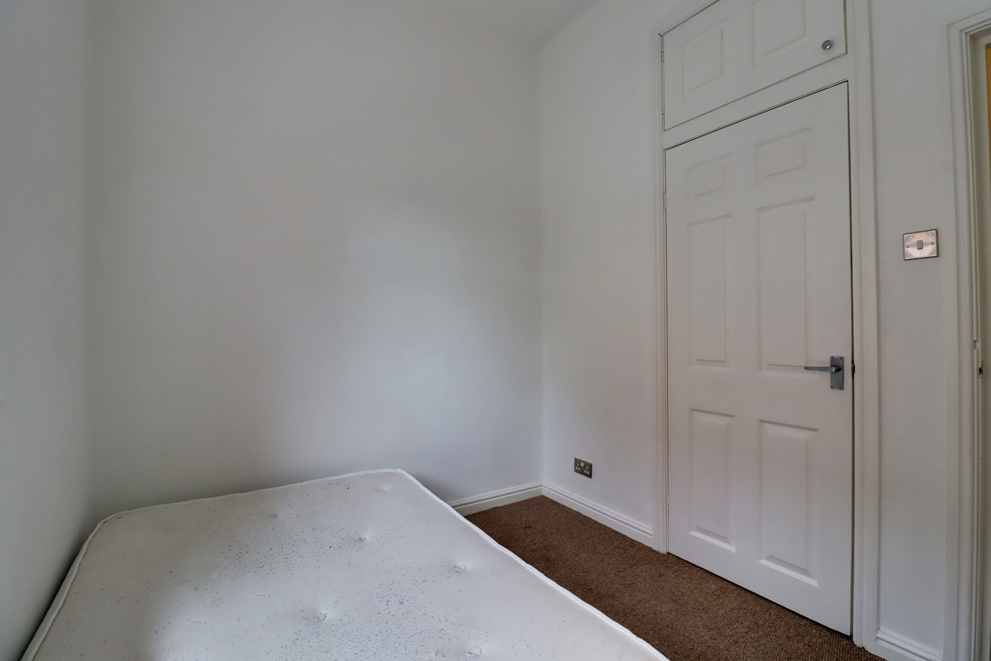 2 Bed Flat, Dickenson Road, M13 photo 5