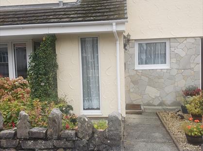 2 Bed Flat, Palmeira Gardens, LL19