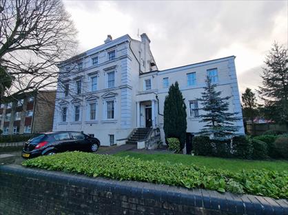 1 Bed Flat, Station Road, RH1