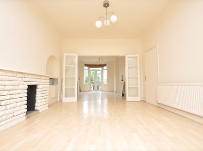 3 Bed Terraced House, Ridgeview Road, N20