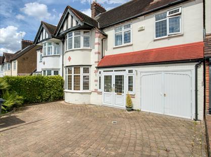 4 Bed Semi-Detached House, Hollywood Way, IG8