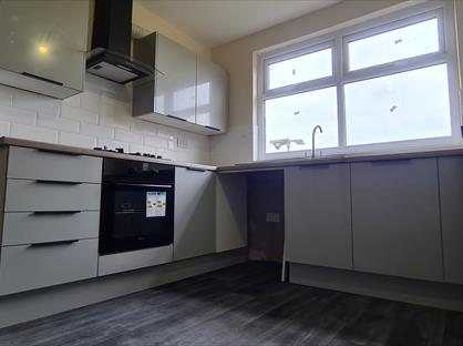 5 Bed Terraced House, Spring Place, BD7