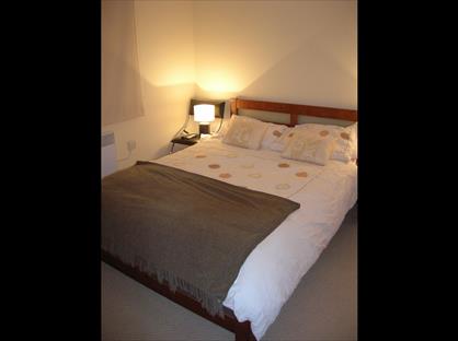 1 Bed Flat, Central Garden, L1