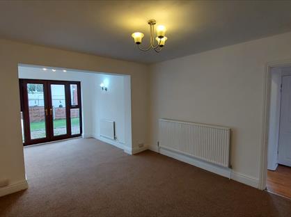 3 Bed Semi-Detached House, Ellbourne Road, M9