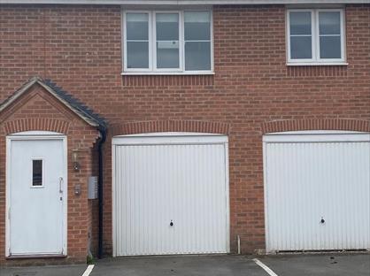 1 Bed Semi-Detached House, Sunderland Close, IP25