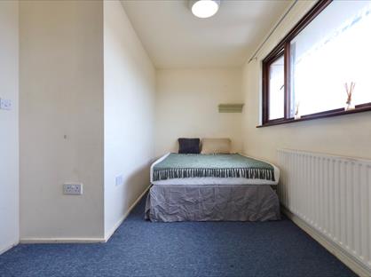 Studio Flat, Bettles Close, UB8