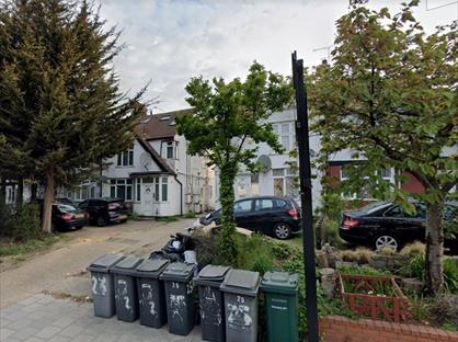 1 Bed Flat, Great North Way, NW4