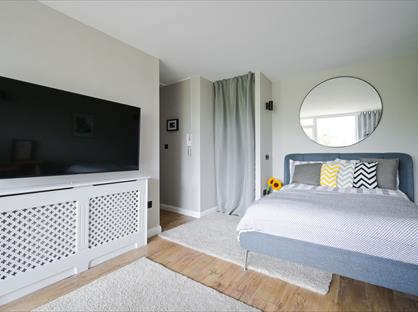 Studio Flat, Vauxhall Bridge Road, SW1V