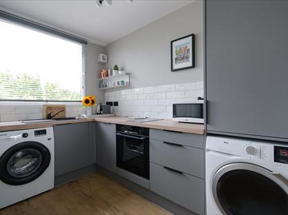 Studio Flat, Vauxhall Bridge Road, SW1V