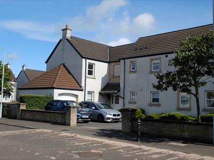 2 Bed Flat, Kirklands, PA4
