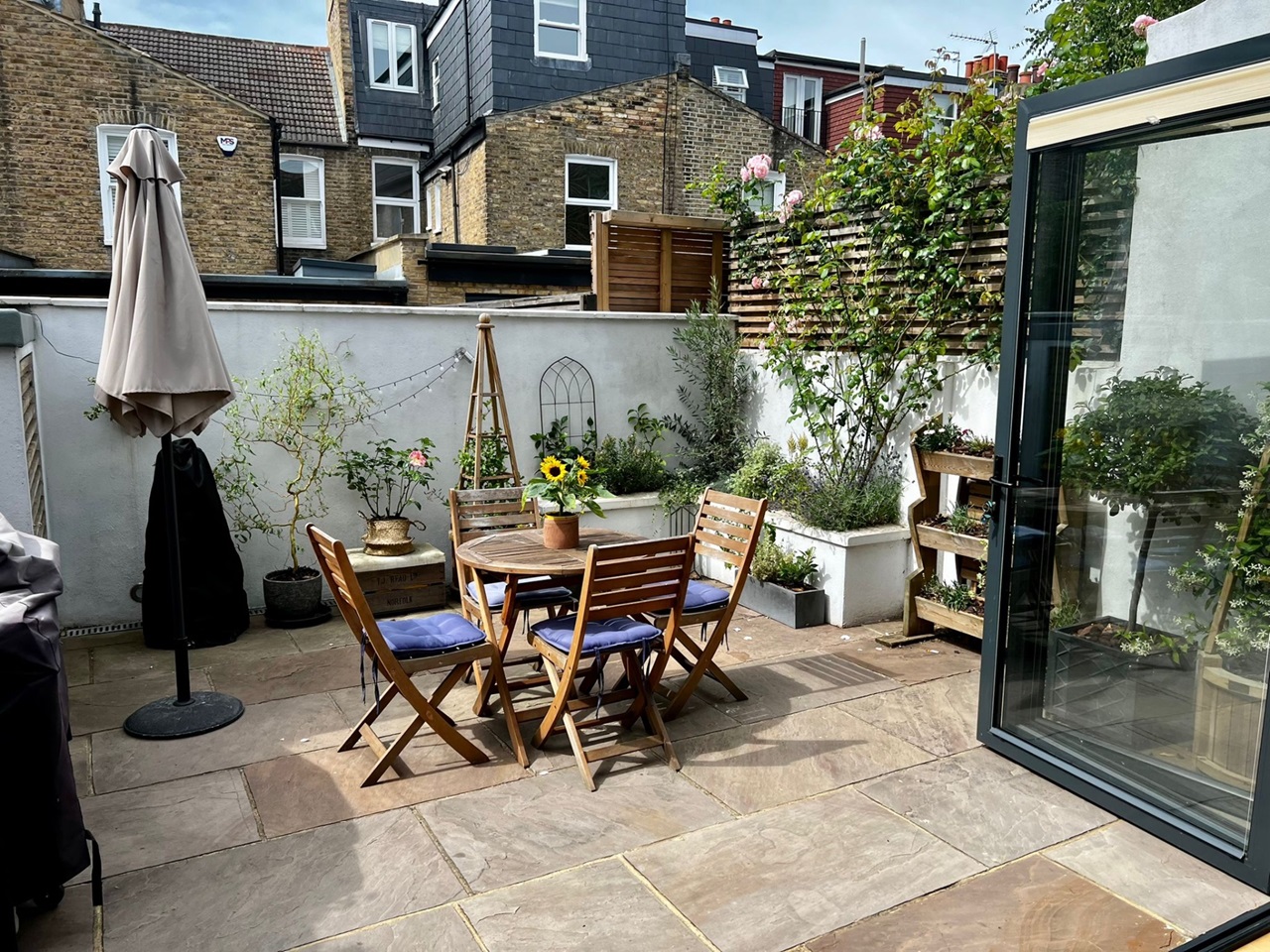 2 Bed Flat, Cathles Road, SW12 photo 2