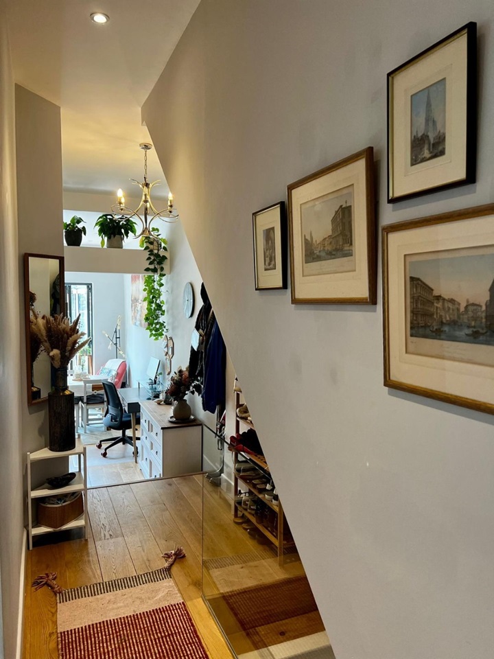 2 Bed Flat, Cathles Road, SW12 photo 4