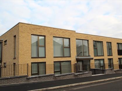 2 Bed Flat, Halesby Court, B63